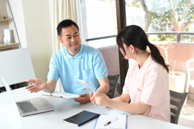 後輩指導で気をつけたい“教えすぎ・放置しすぎ”の境界線―OJT計画とは― 【理学療法士監修】